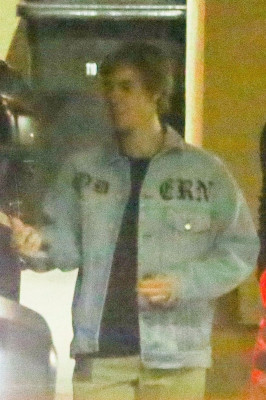 13.12 | Justin Bieber deixando o Saban Theatre em Beverly Hills, Califórnia