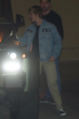 13.12 | Justin Bieber deixando o Saban Theatre em Beverly Hills, Califórnia