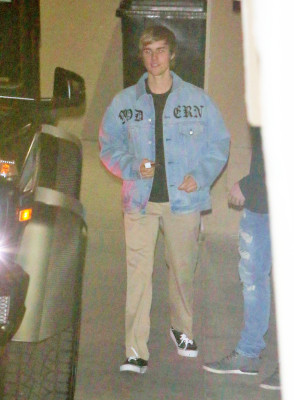 13.12 | Justin Bieber deixando o Saban Theatre em Beverly Hills, Califórnia