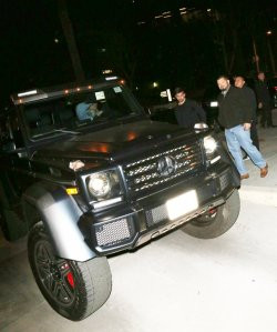 13.12 | Justin Bieber deixando o Saban Theatre em Beverly Hills, Califórnia