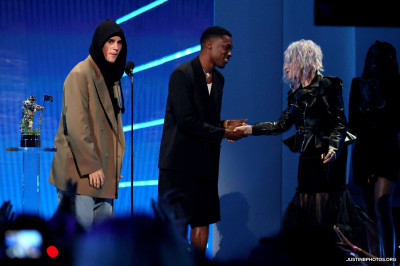 12.09 | MTV Video Music Awards (Show)