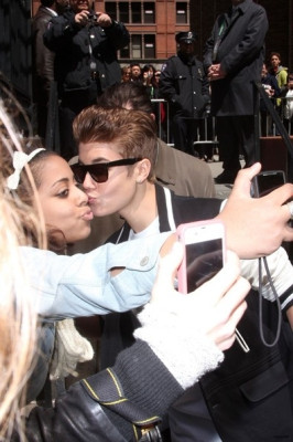 27.04 | Justin Bieber chegando no Tribeca Film Festival