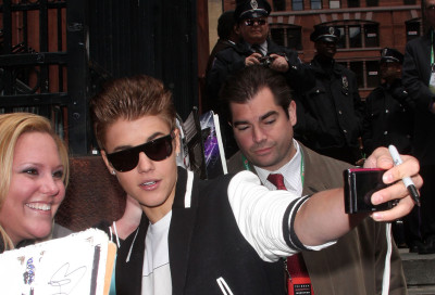 27.04 | Justin Bieber chegando no Tribeca Film Festival