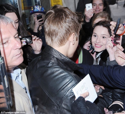 12/04 - Justin Bieber chegando na KISS FM