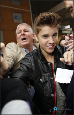 12/04 - Justin Bieber chegando na KISS FM