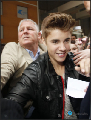 12/04 - Justin Bieber chegando na KISS FM
