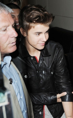 12/04 - Justin Bieber chegando na KISS FM