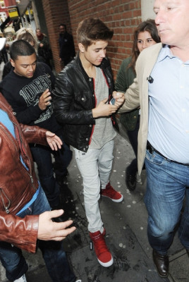 12/04 - Justin Bieber chegando na KISS FM