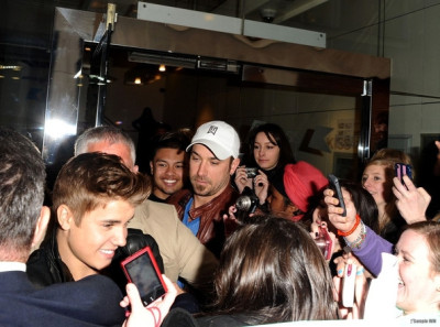 12/04 - Justin Bieber chegando na KISS FM