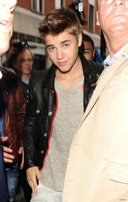 12/04 - Justin Bieber chegando na KISS FM