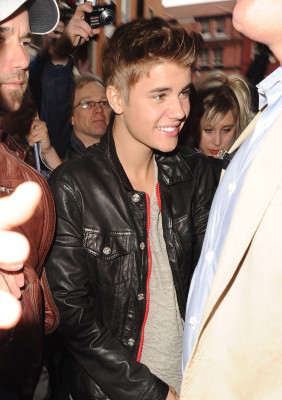 12/04 - Justin Bieber chegando na KISS FM