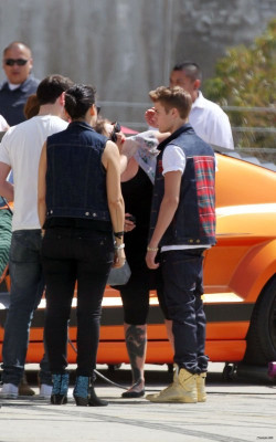 21.04 | Justin Bieber nos bastidores de Boyfriend