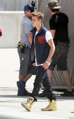 21.04 | Justin Bieber nos bastidores de Boyfriend