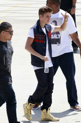 21.04 | Justin Bieber nos bastidores de Boyfriend