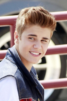 21.04 | Justin Bieber nos bastidores de Boyfriend
