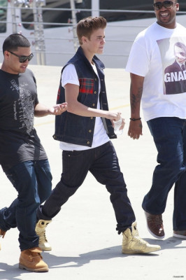 21.04 | Justin Bieber nos bastidores de Boyfriend