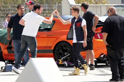 21.04 | Justin Bieber nos bastidores de Boyfriend