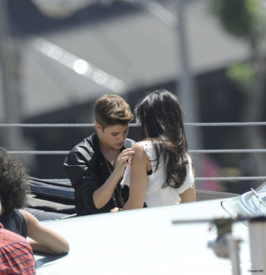 21.04 | Justin Bieber nos bastidores de Boyfriend