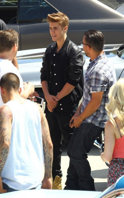 21.04 | Justin Bieber nos bastidores de Boyfriend