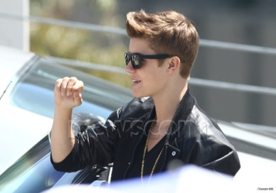 21.04 | Justin Bieber nos bastidores de Boyfriend