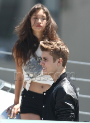 21.04 | Justin Bieber nos bastidores de Boyfriend