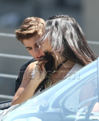 21.04 | Justin Bieber nos bastidores de Boyfriend