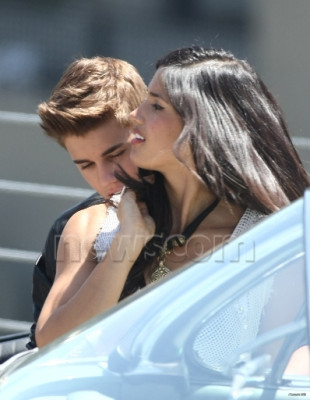 21.04 | Justin Bieber nos bastidores de Boyfriend
