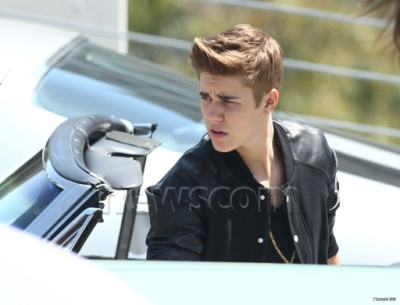 21.04 | Justin Bieber nos bastidores de Boyfriend