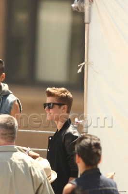 21.04 | Justin Bieber nos bastidores de Boyfriend