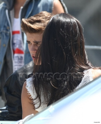 21.04 | Justin Bieber nos bastidores de Boyfriend