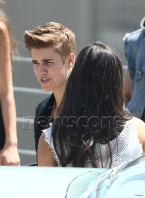 21.04 | Justin Bieber nos bastidores de Boyfriend