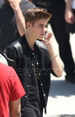 21.04 | Justin Bieber nos bastidores de Boyfriend