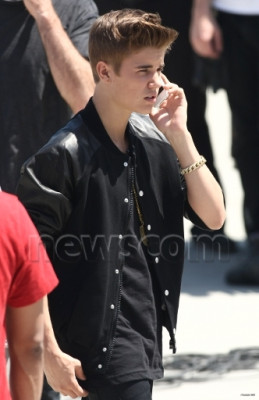 21.04 | Justin Bieber nos bastidores de Boyfriend