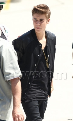 21.04 | Justin Bieber nos bastidores de Boyfriend