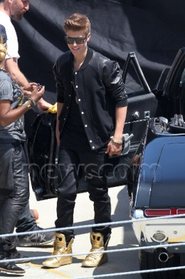 21.04 | Justin Bieber nos bastidores de Boyfriend