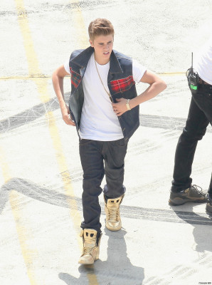 21.04 | Justin Bieber nos bastidores de Boyfriend