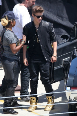 21.04 | Justin Bieber nos bastidores de Boyfriend