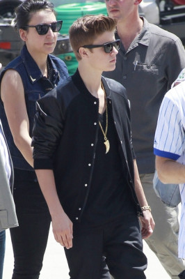 21.04 | Justin Bieber nos bastidores de Boyfriend