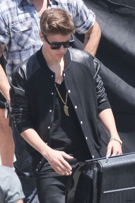 21.04 | Justin Bieber nos bastidores de Boyfriend