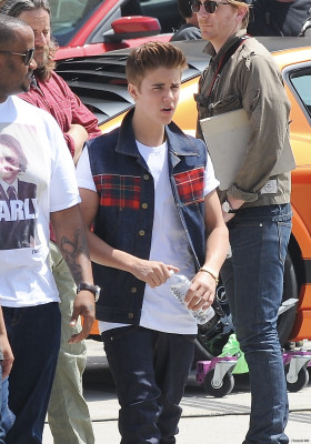 21.04 | Justin Bieber nos bastidores de Boyfriend