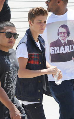 21.04 | Justin Bieber nos bastidores de Boyfriend