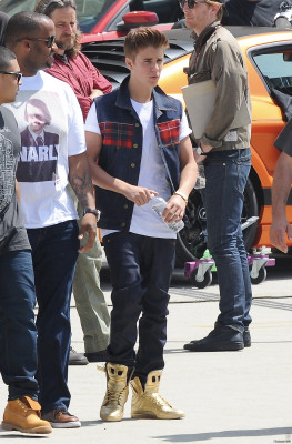 21.04 | Justin Bieber nos bastidores de Boyfriend