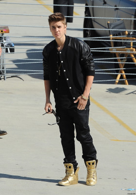 21.04 | Justin Bieber nos bastidores de Boyfriend