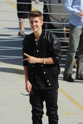21.04 | Justin Bieber nos bastidores de Boyfriend