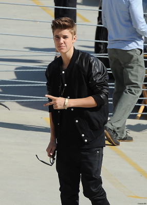 21.04 | Justin Bieber nos bastidores de Boyfriend