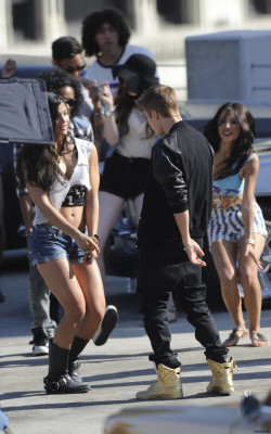 21.04 | Justin Bieber nos bastidores de Boyfriend