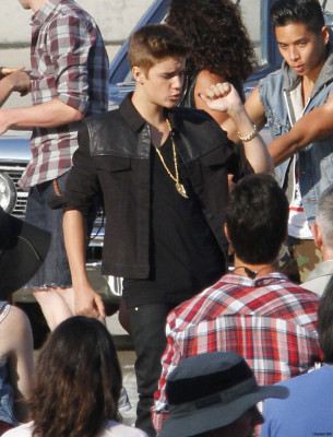 21.04 | Justin Bieber nos bastidores de Boyfriend