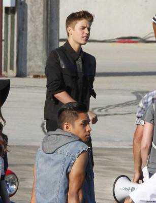 21.04 | Justin Bieber nos bastidores de Boyfriend