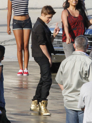 21.04 | Justin Bieber nos bastidores de Boyfriend