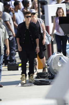 21.04 | Justin Bieber nos bastidores de Boyfriend